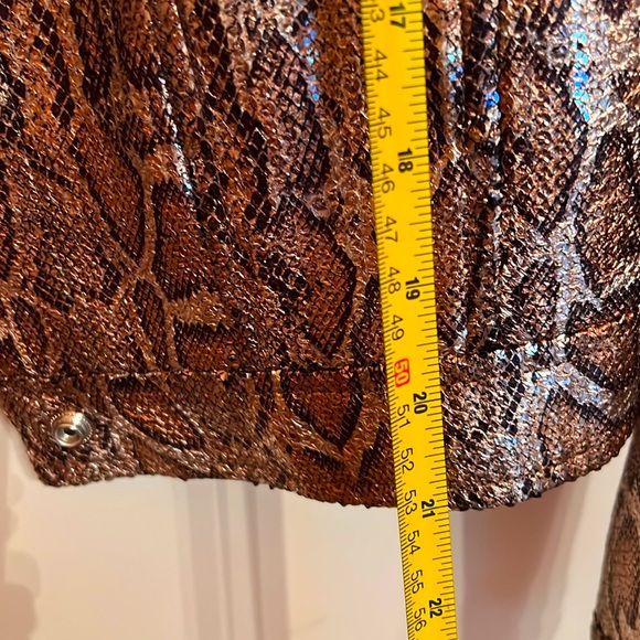 Dolce Cabo. Python Snake Skin Jacket. Size M. Buttons. Color Metallic - Picture 8 of 8